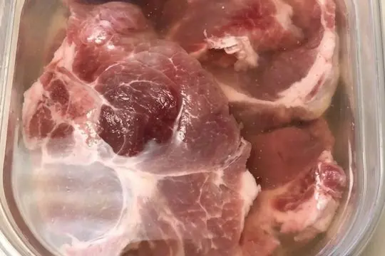 pork-chops-soaking-in-brine