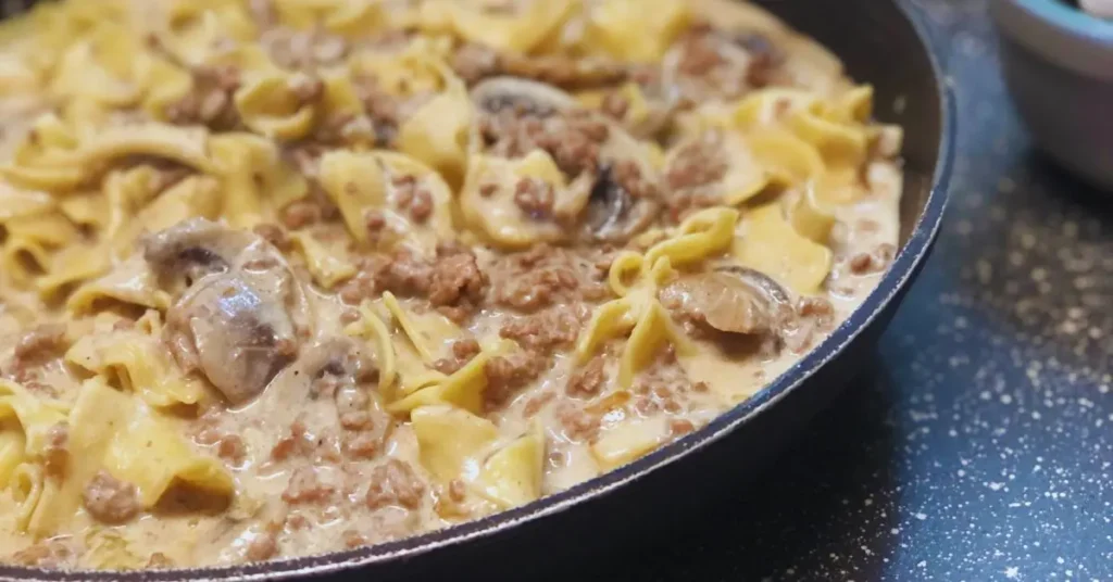 egg-noodles-ground-beef-stroganoff-skillet