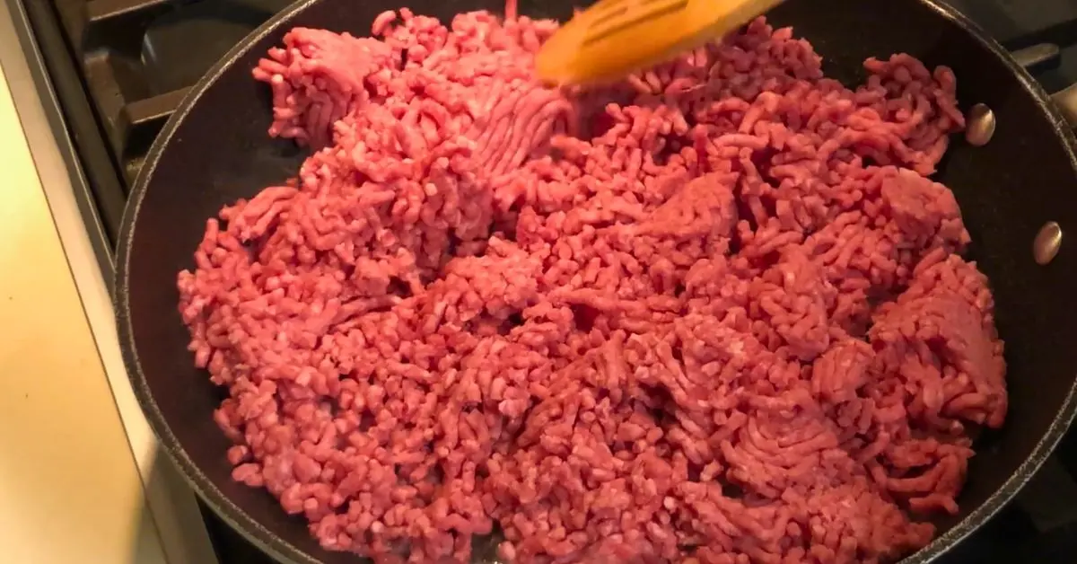 Ground beef browning in a skillet for stroganoff